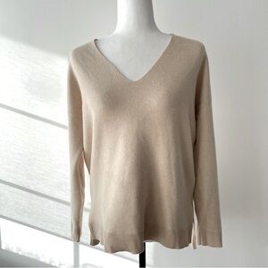 Minimal Soft Beige V-Neck Sweater | Massimo Dutti